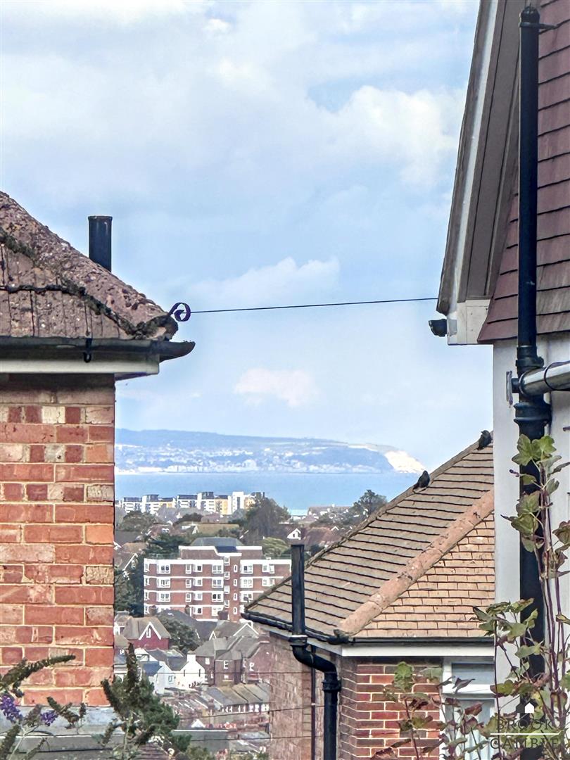 3 Bedroom House - Semi-Detached. Manvers Road in Eastbourne, 23